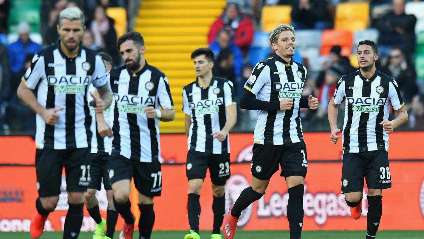 乌迪内斯中场大将表现出色,成为球队最大亮点的球员 乌迪内斯中场大将表现出色,成为球队最大亮点的球员