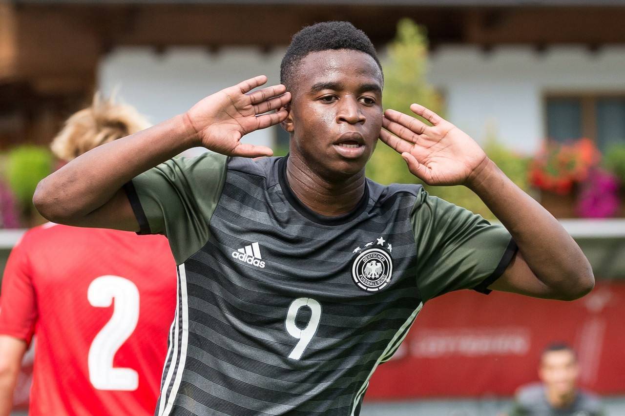 c7娱乐官方网站-包含斯图加特阵中年轻天才获得国家队首秀的词条