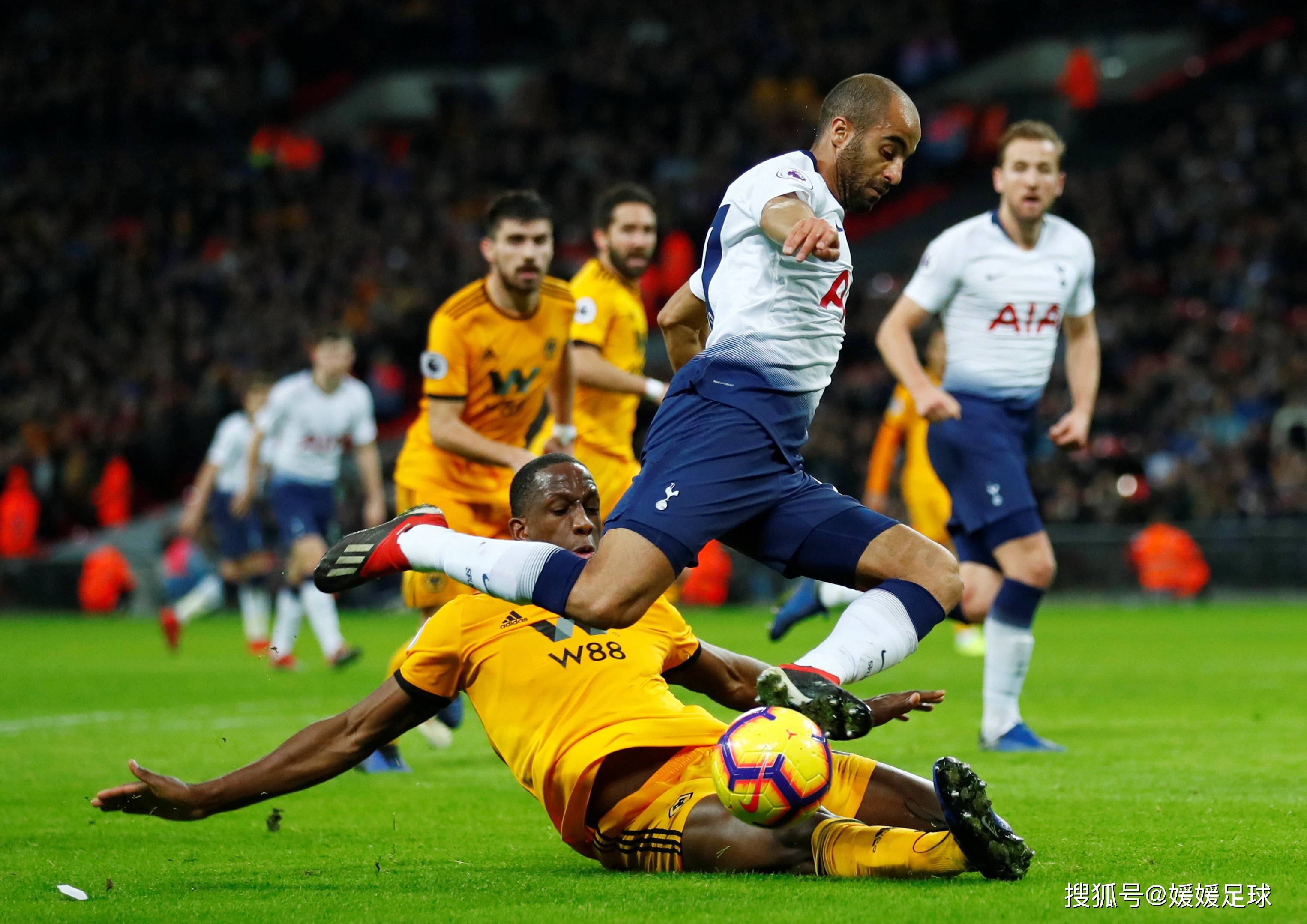 足球赛事集锦回顾，经典比赛震撼人心