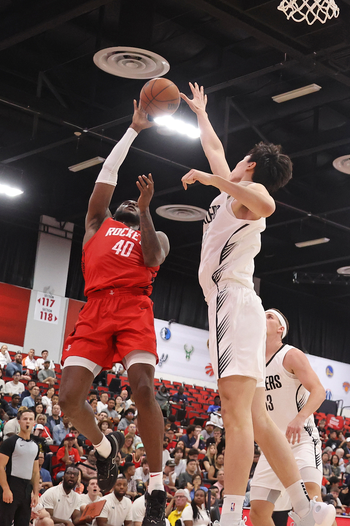 开拓者客场逆转黄蜂，唐斯独得+助队获胜的简单介绍