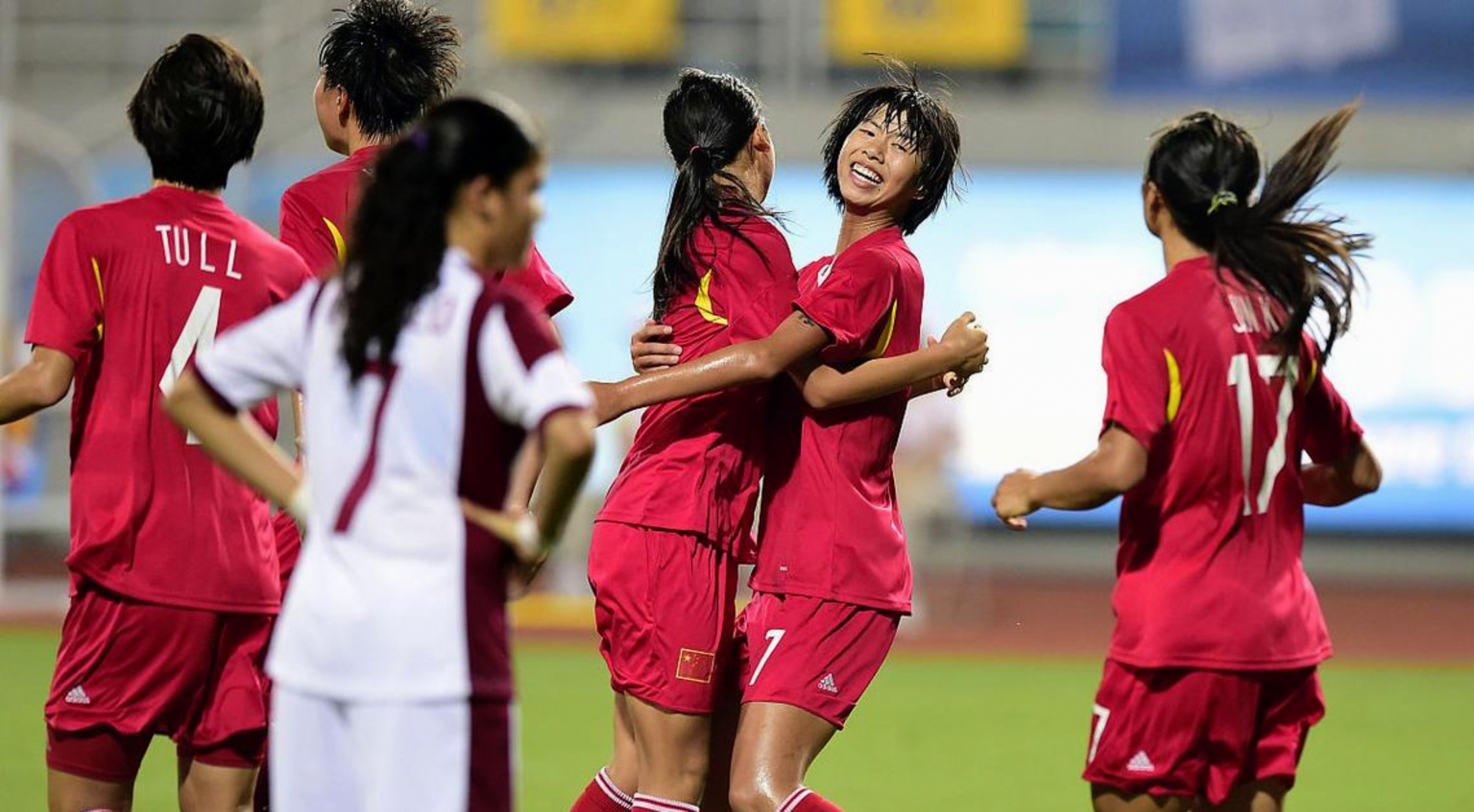 顶尖女足球员现身比赛现场，引发球迷热议的简单介绍