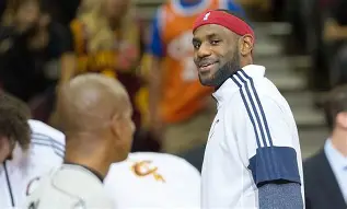 火箭逆转活塞，卫冕冠军展现胜利本色的简单介绍