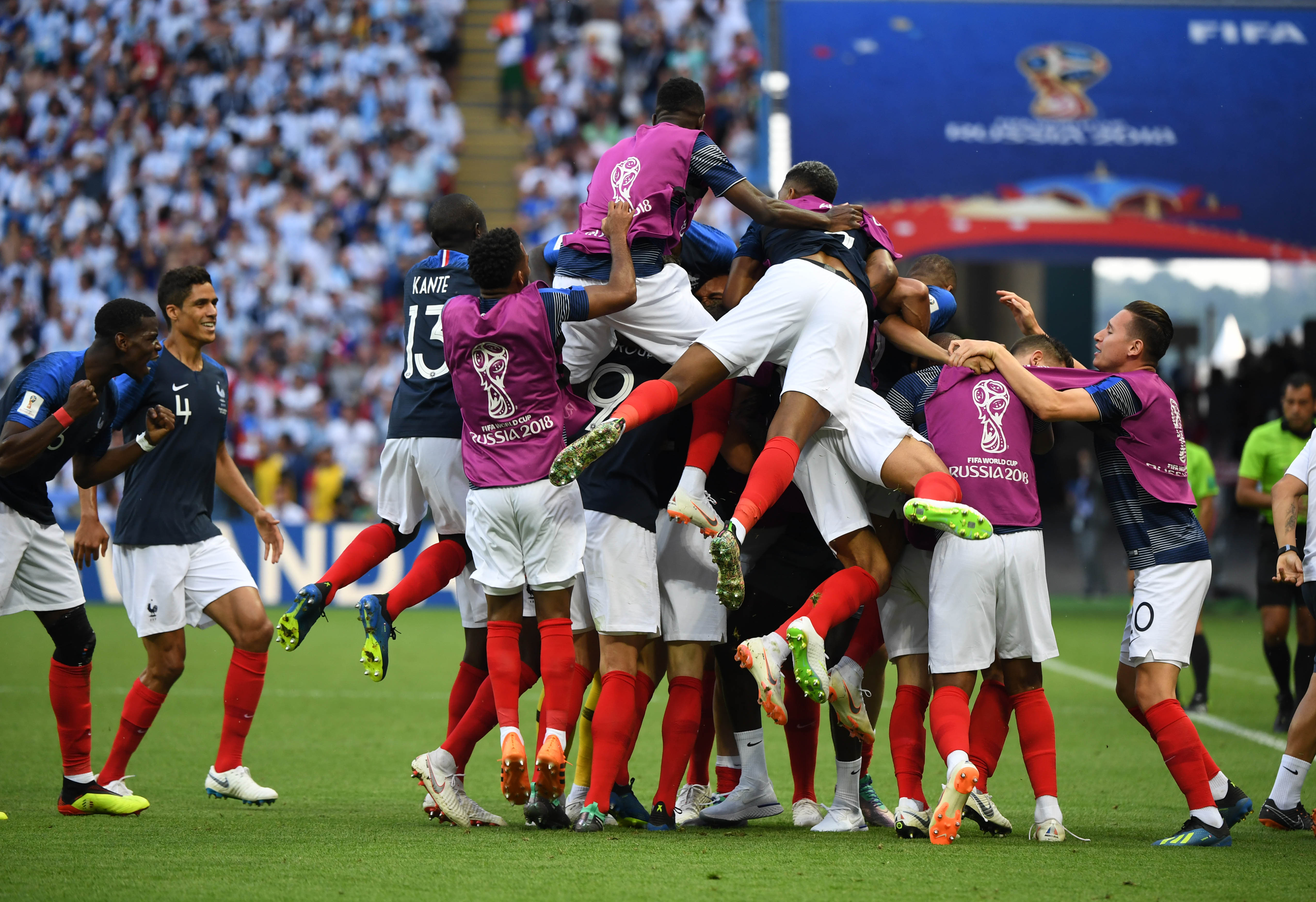 球场盛事！欧洲足球比赛将上演一幕幕精彩瞬间！的简单介绍