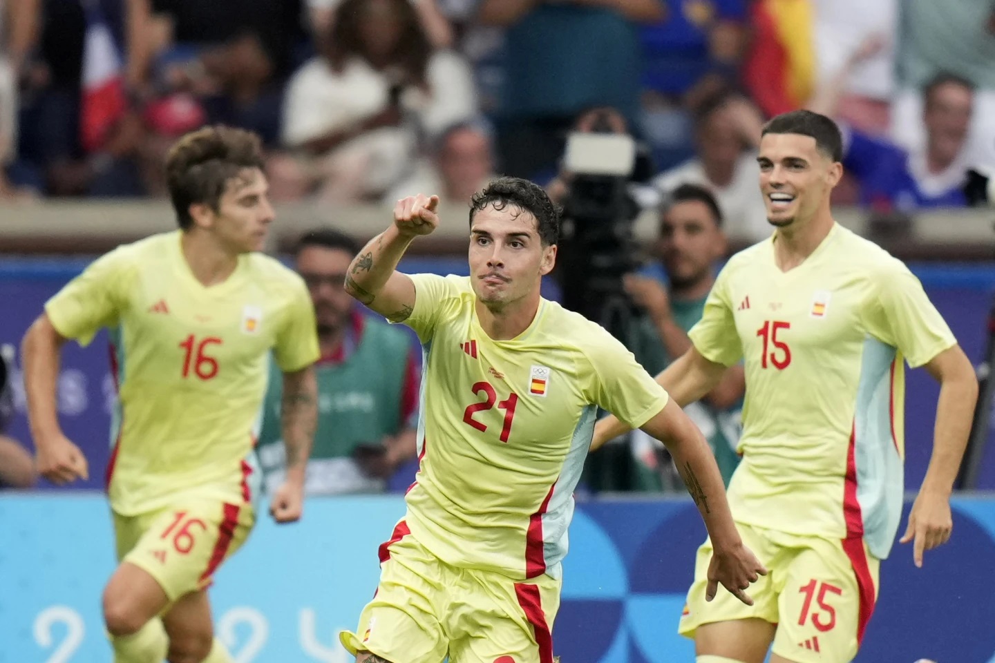 西班牙足球赛场上的新秀们崭露头角！